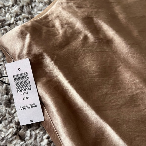 Aritzia - Babaton Slip Mini Skirt in Gold - Size 00 - NEW - Picture 4 of 4